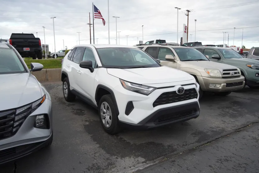 2024 Toyota RAV4 LE photo 1