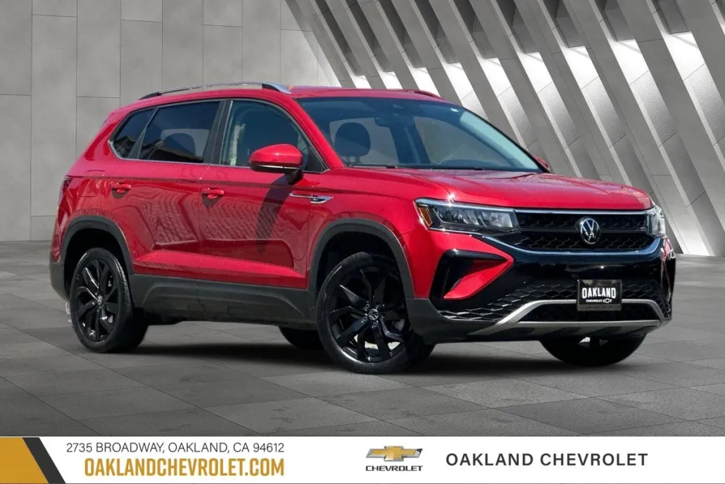 2023 Volkswagen Taos SE photo 1