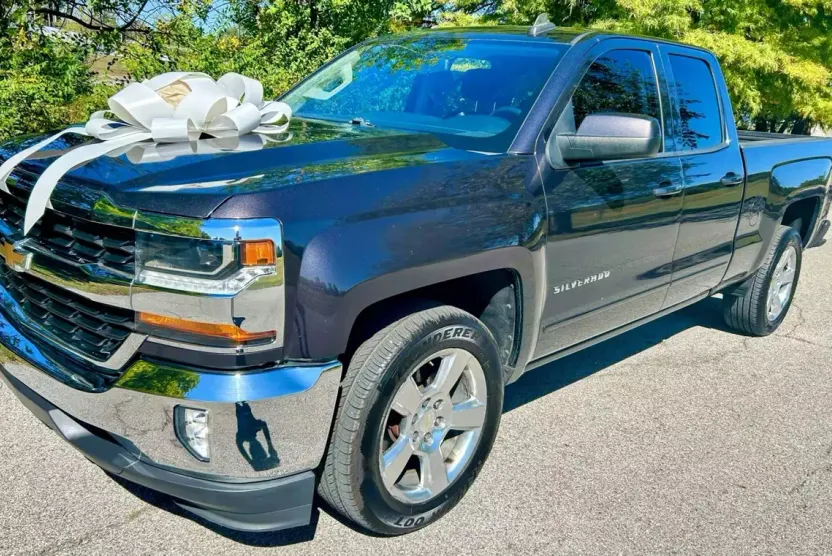 2016 Chevrolet Silverado 1500 LT photo 1