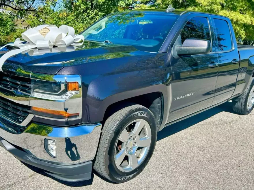 2016 Chevrolet Silverado 1500 LT photo 1