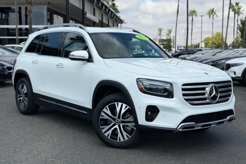2025 Mercedes Benz GLB 250 4MATIC photo 1