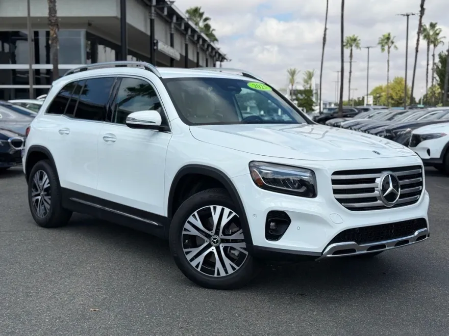 2025 Mercedes Benz GLB 250 4MATIC photo 1