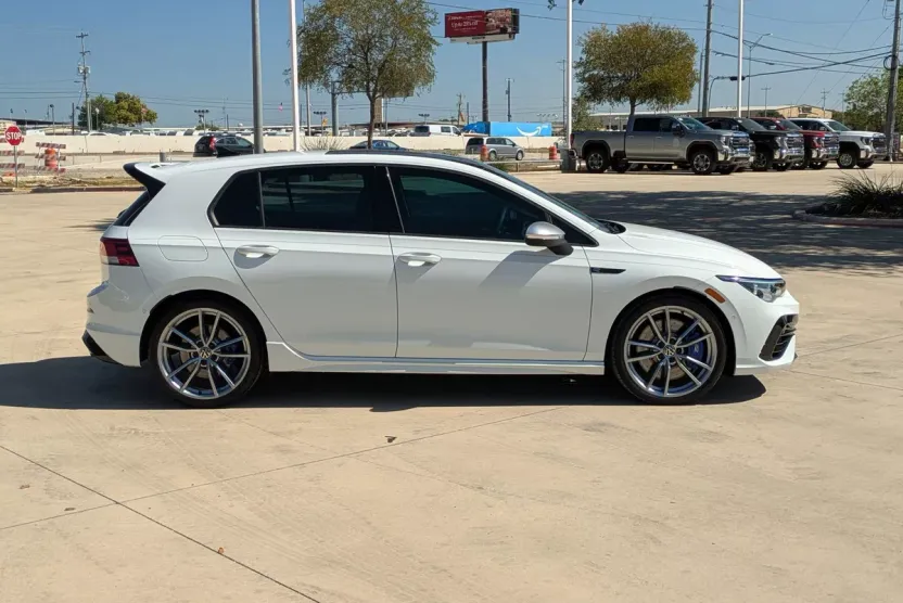 2024 Volkswagen Golf R photo 1