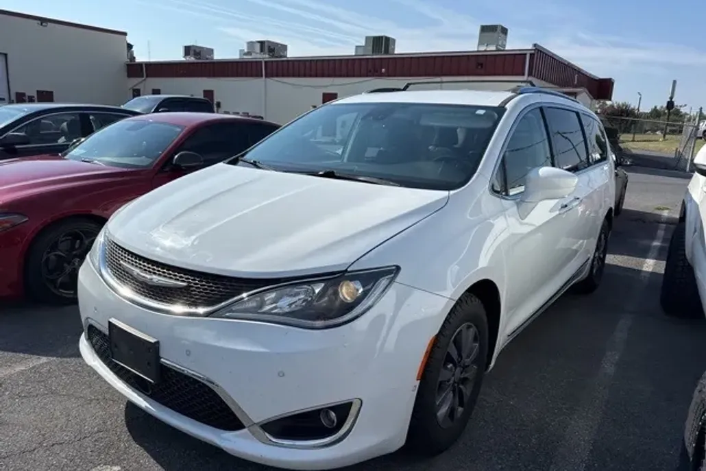 2019 Chrysler Pacifica Touring Plus photo 1
