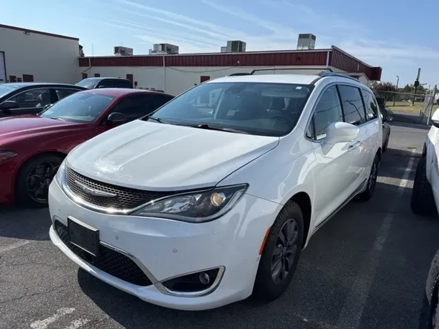 2019 Chrysler Pacifica Touring Plus photo 1