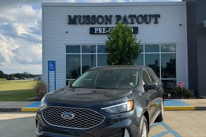 2023 Ford Edge SEL photo 1