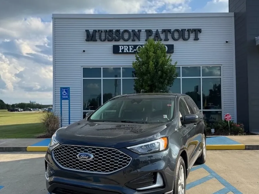 2023 Ford Edge SEL photo 1
