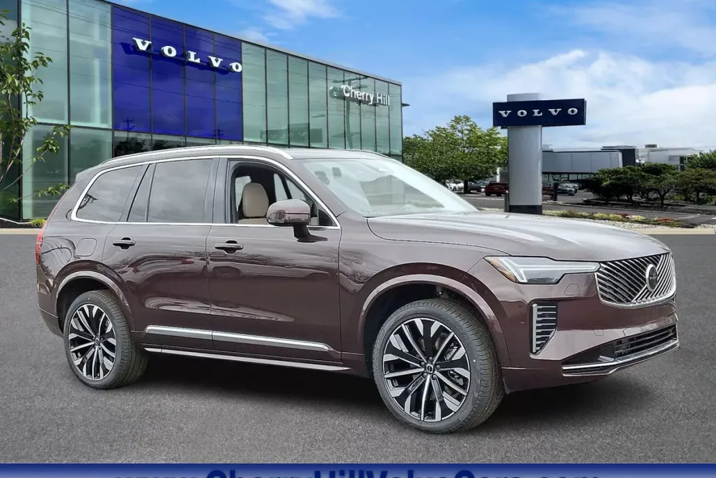 2025 Volvo XC90 B5 Core photo 1