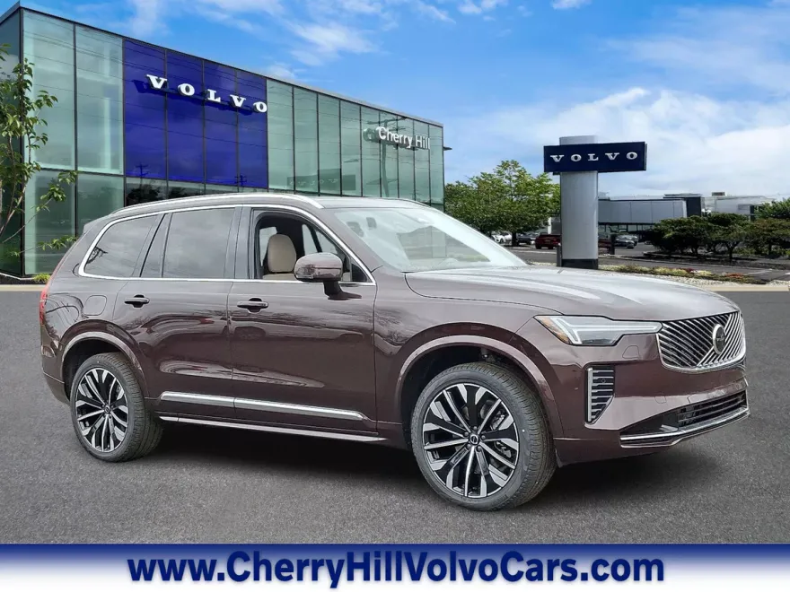 2025 Volvo XC90 B5 Core photo 1