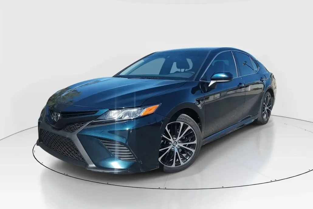 2019 Toyota Camry SE XLE photo 1