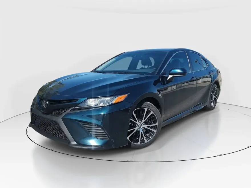 2019 Toyota Camry SE XLE photo 1