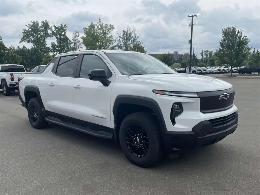 2024 Chevrolet Silverado EV Work Truck photo 1