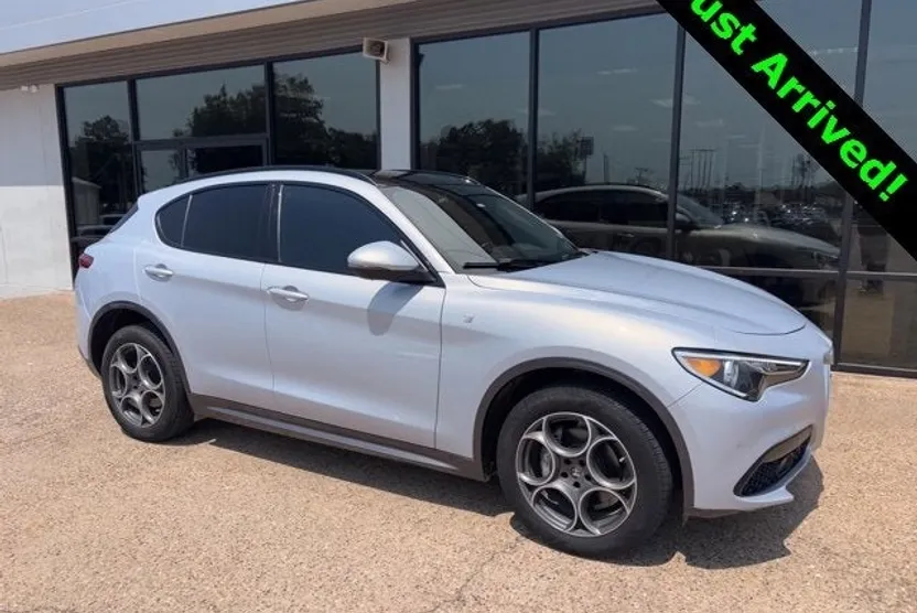 2022 Alfa Romeo Stelvio Ti photo 1