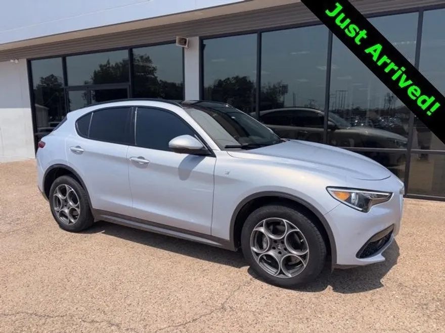 2022 Alfa Romeo Stelvio Ti photo 1