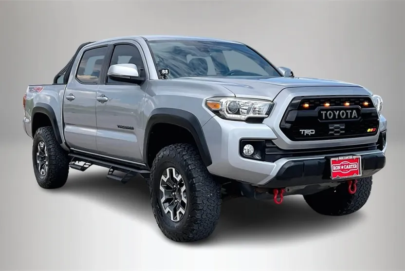 2019 Toyota Tacoma TRD Off-Road photo 1