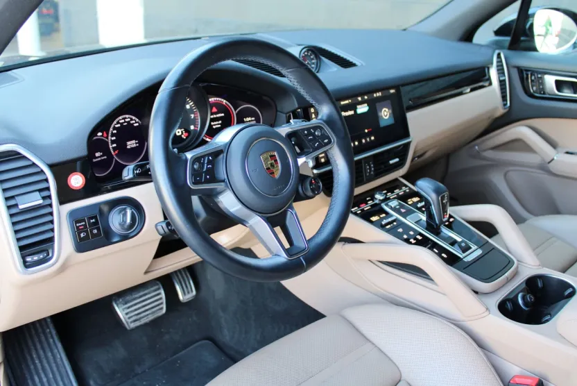 2021 Porsche Cayenne S photo 1