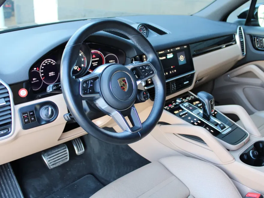 2021 Porsche Cayenne S photo 1