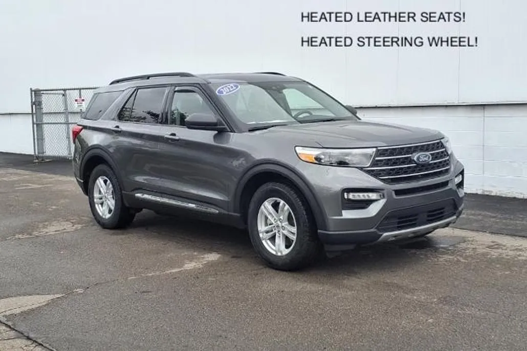 2022 Ford Explorer XLT photo 1