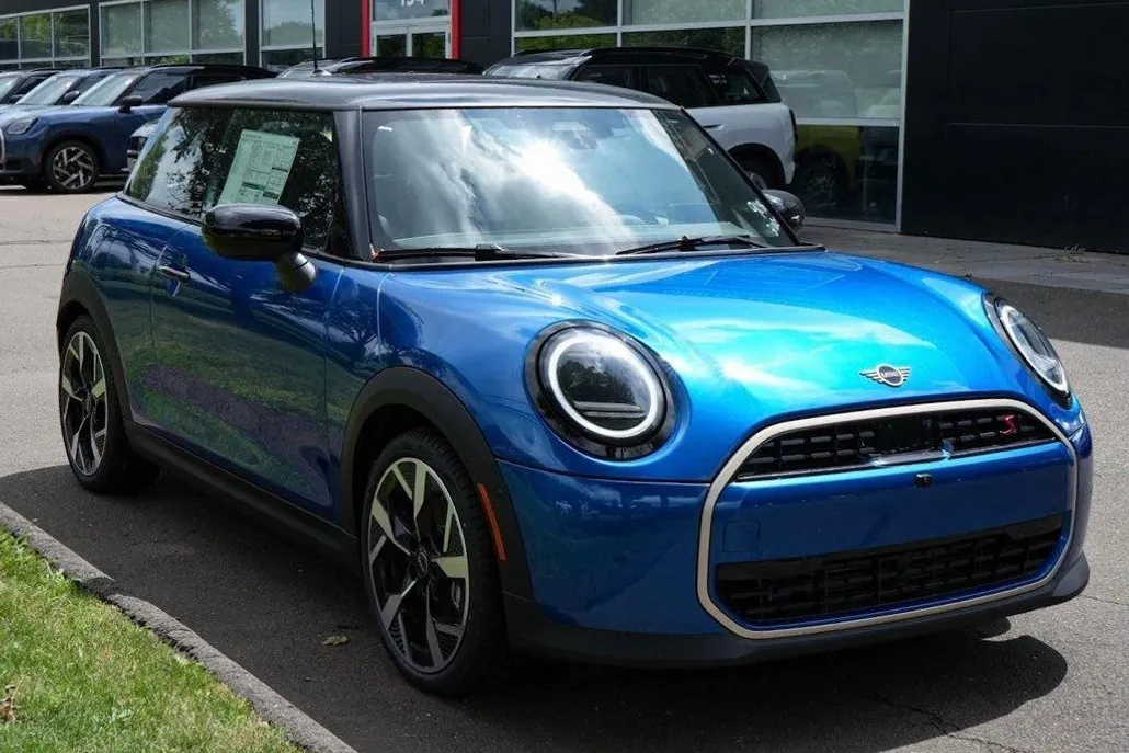2025 Mini Cooper 2 Door Hardtop S Iconic photo 1