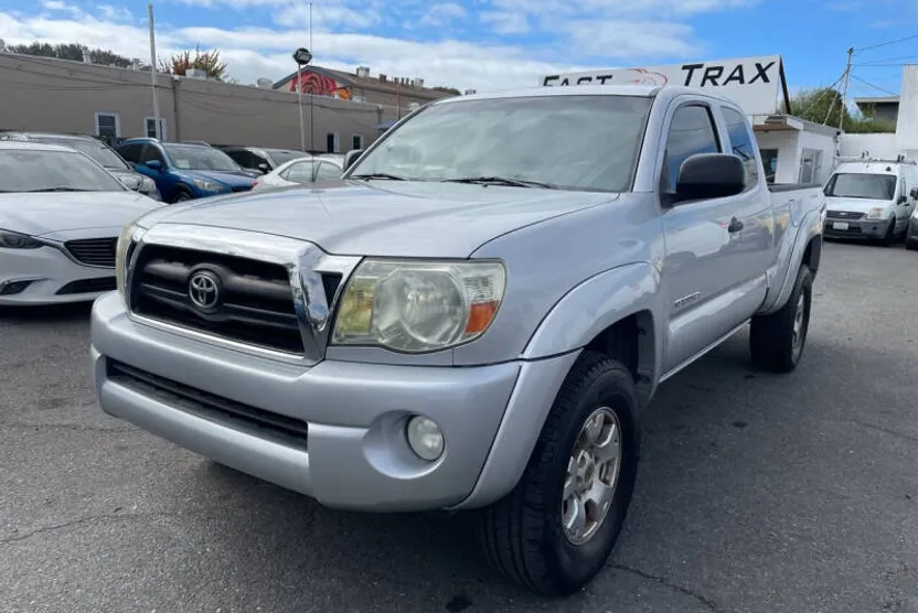 2006 Toyota Tacoma PreRunner V6 photo 1