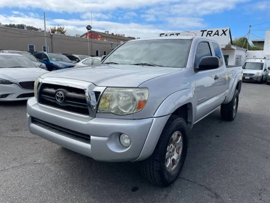 2006 Toyota Tacoma PreRunner V6 photo 1