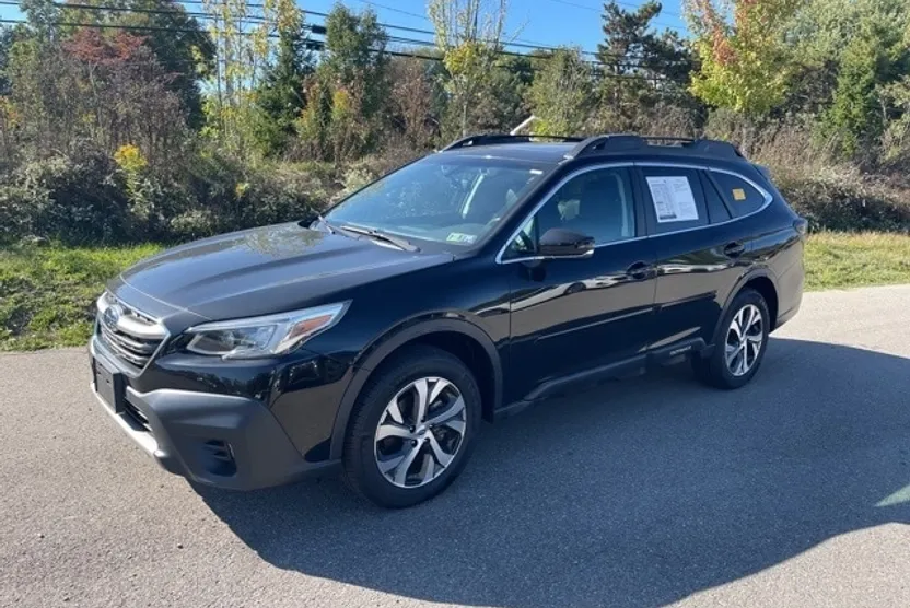 2022 Subaru Outback Limited photo 1