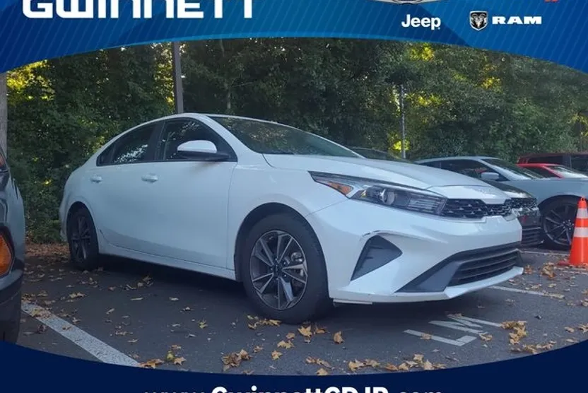 2023 Kia Forte LXS photo 1