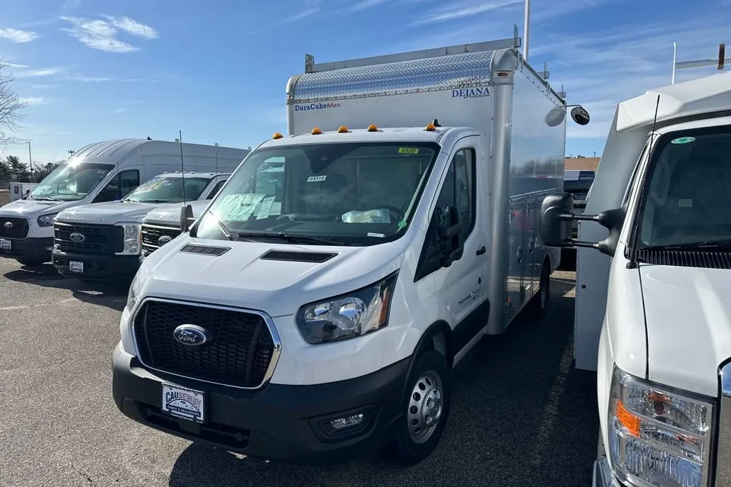 2024 Ford Transit Cutaway photo 1