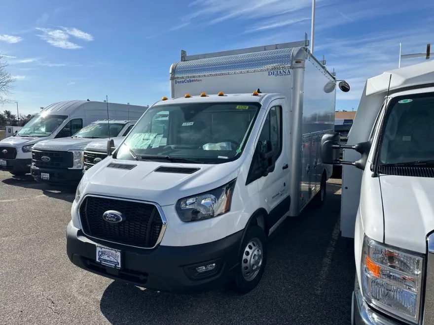 2024 Ford Transit Cutaway photo 1