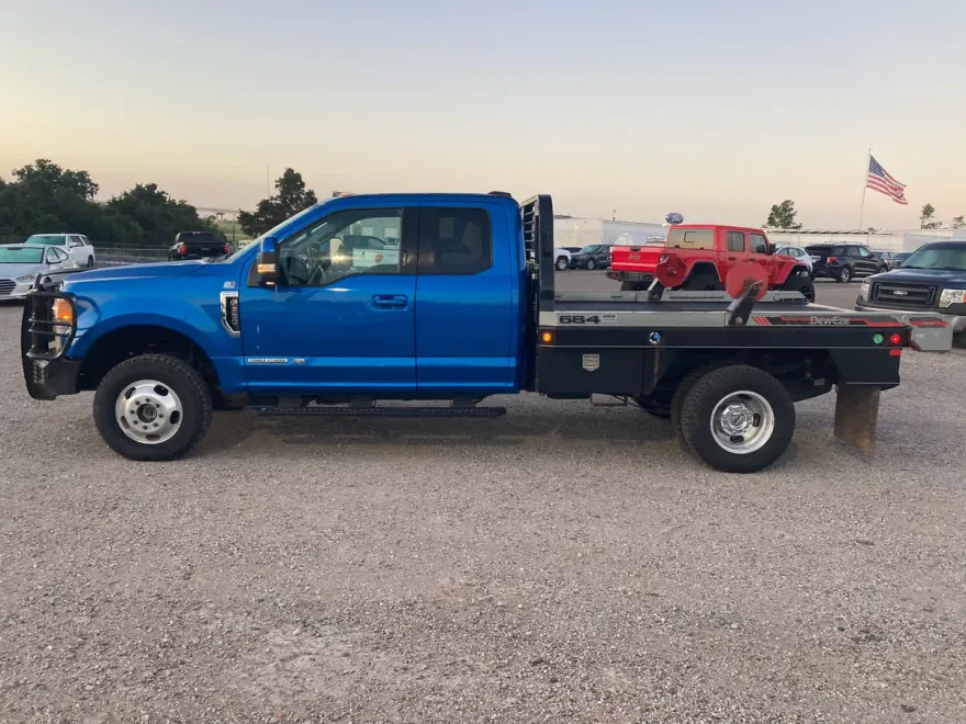 2021 Ford F-350 Lariat photo 1
