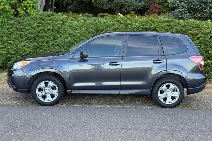 2015 Subaru Forester 2.5i photo 1