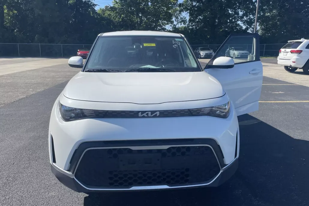2024 Kia Soul LX photo 1