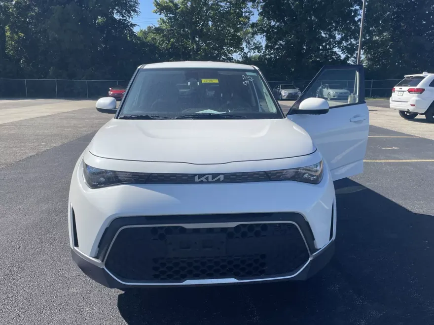 2024 Kia Soul LX photo 1