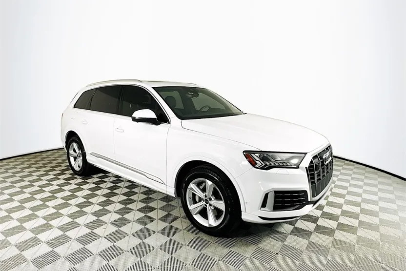 2023 Audi Q7 45 Premium Plus photo 1