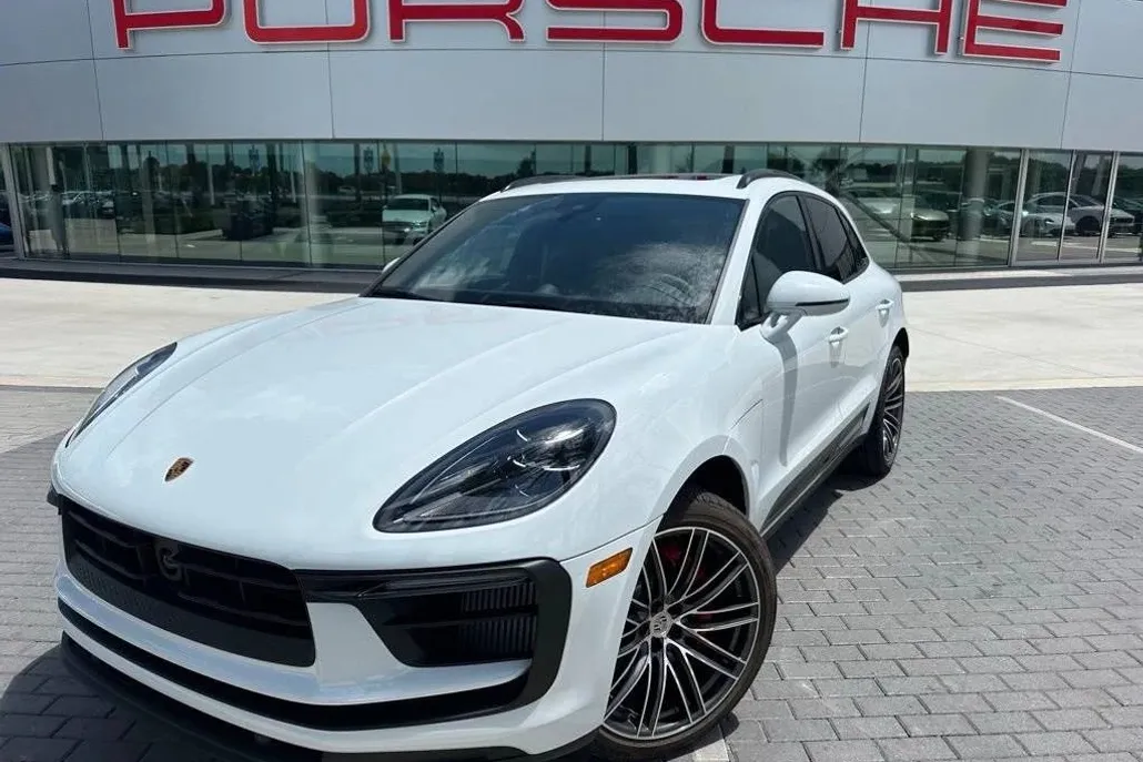 2025 Porsche Macan S photo 1