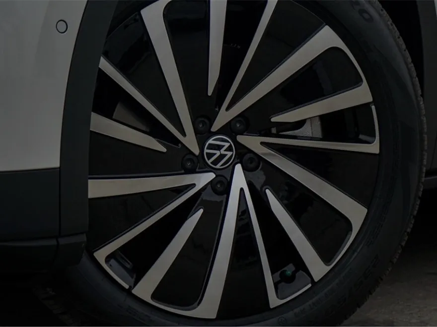 2025 Volkswagen ID.4 Pro photo 1