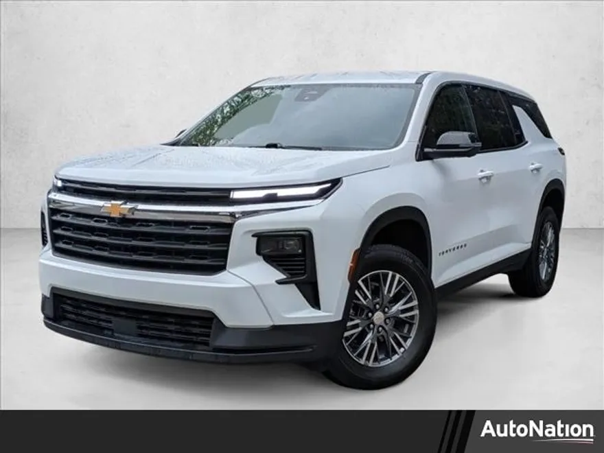 2024 Chevrolet Traverse LS photo 1