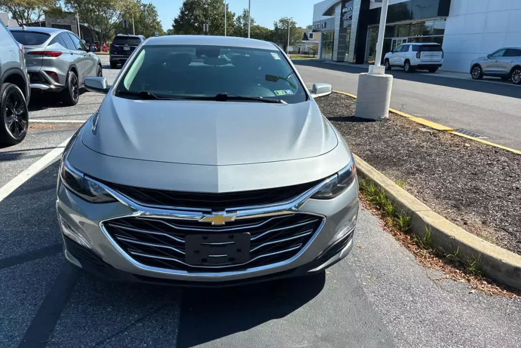 2023 Chevrolet Malibu 1LT photo 1