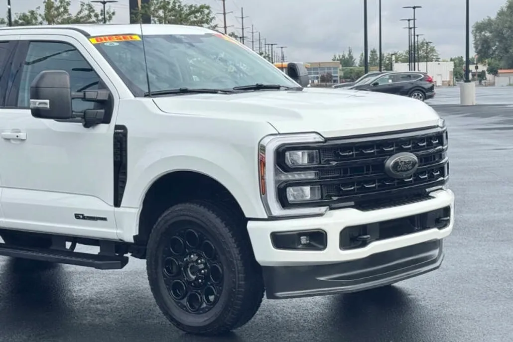 2024 Ford F-350 Lariat photo 1