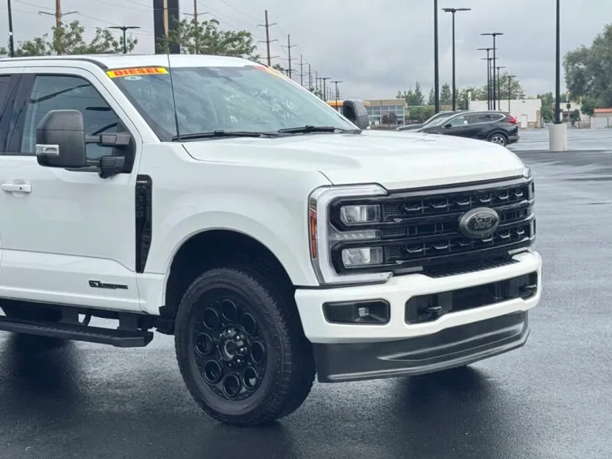 2024 Ford F-350 Lariat photo 1