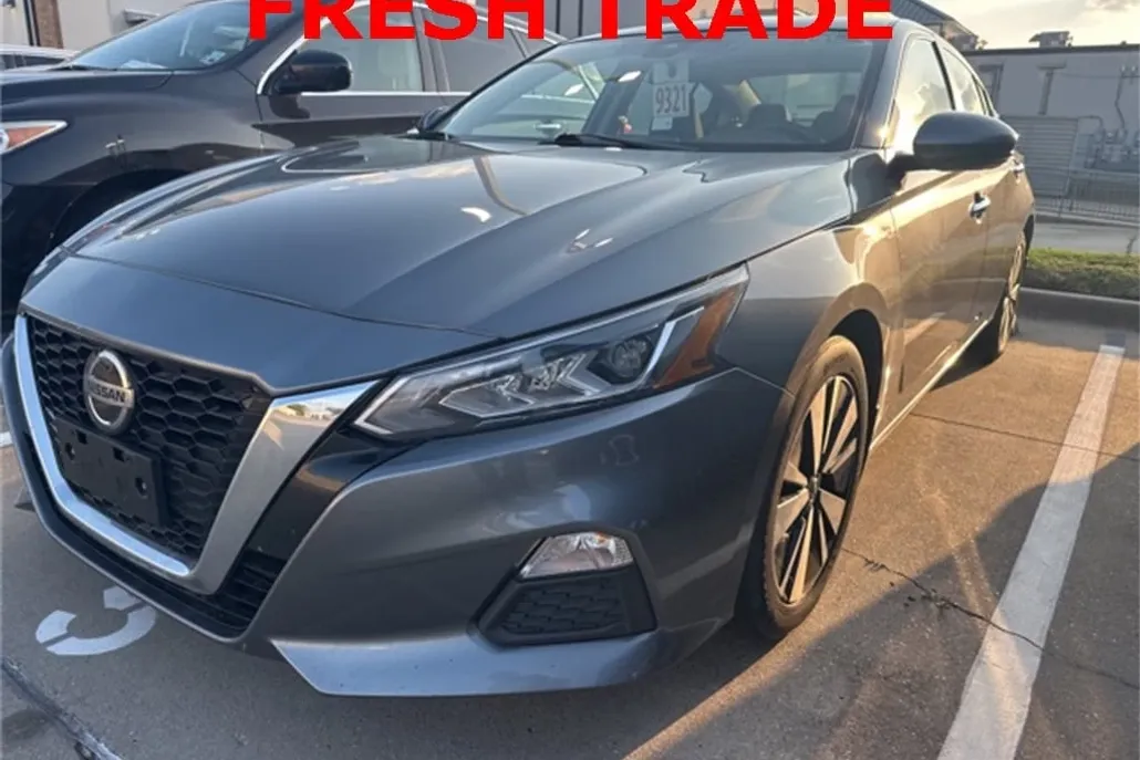 2022 Nissan Altima 2.5 SV photo 1