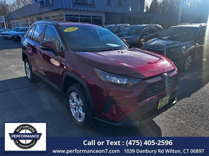 2019 Toyota RAV4 Hybrid LE photo 1