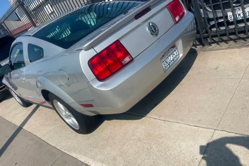 2008 Ford Mustang V6 Premium photo 1