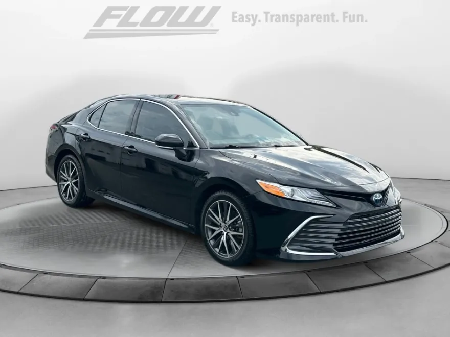 2022 Toyota Camry Hybrid XLE photo 1