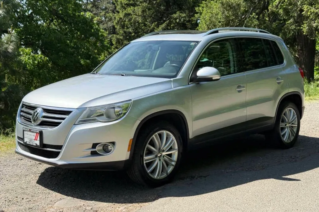 2011 Volkswagen Tiguan SE photo 1