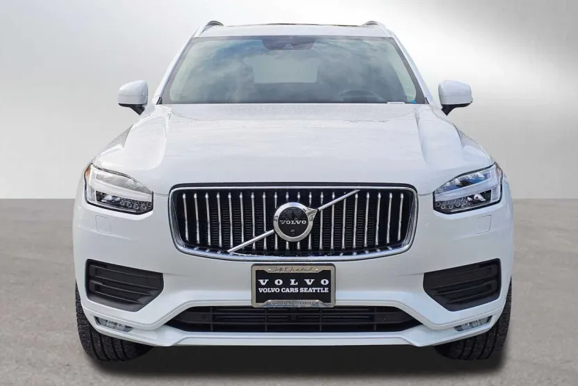 2022 Volvo XC90 T6 AWD Momentum photo 1