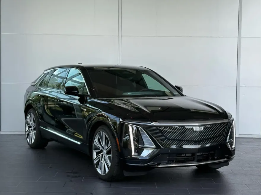 2024 Cadillac Lyriq Luxury photo 1
