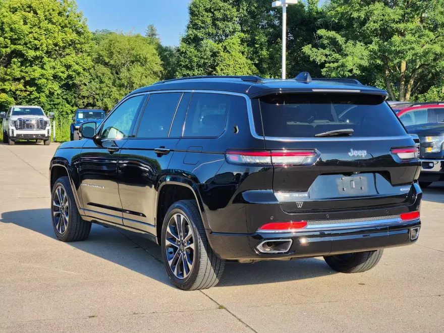 2023 Jeep Grand Cherokee Overland photo 1