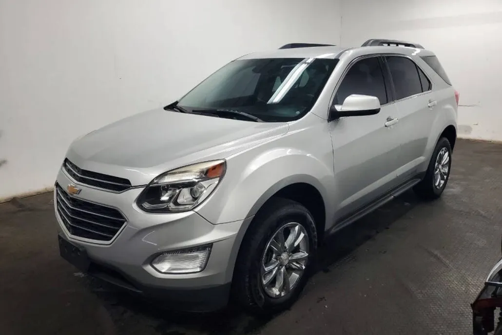 2017 Chevrolet Equinox LT photo 1