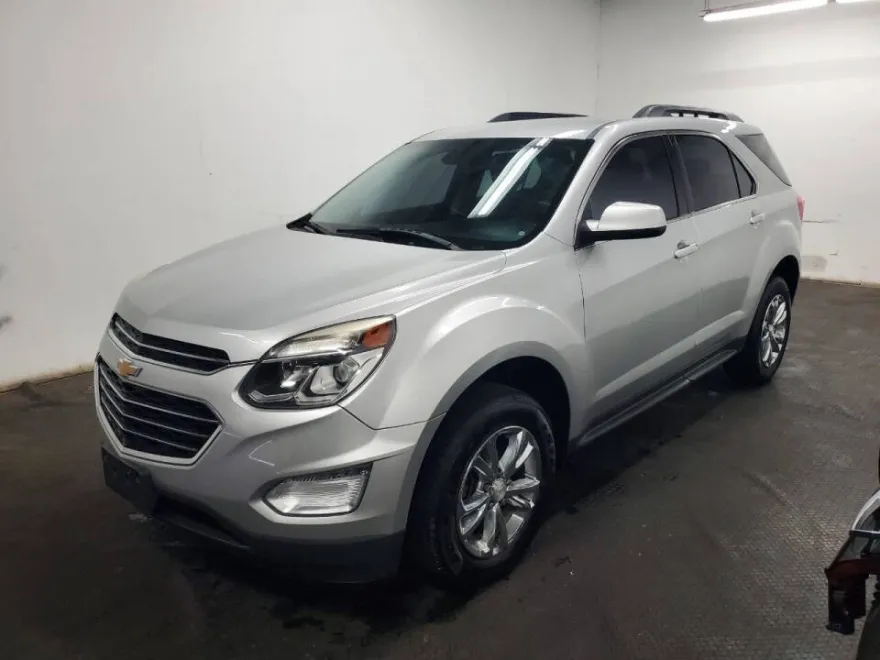 2017 Chevrolet Equinox LT photo 1
